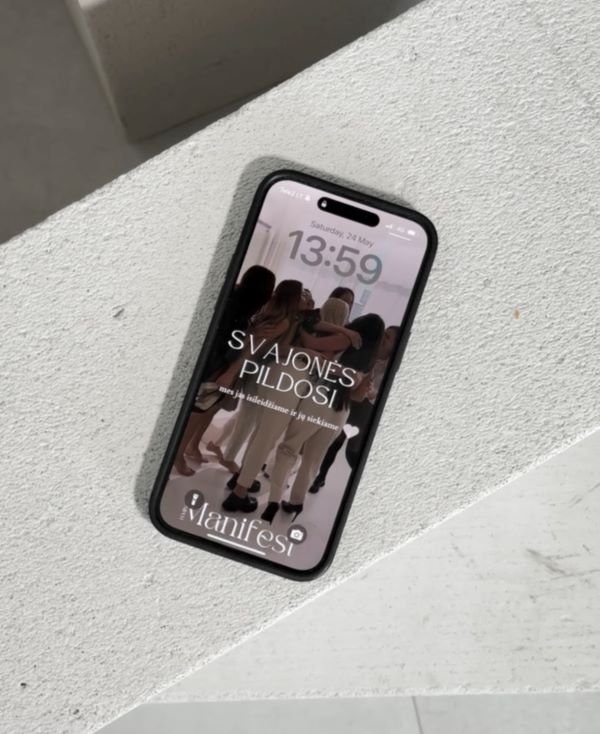 telefonas kviečiantis apsilankyti plaukų priauginimo salone